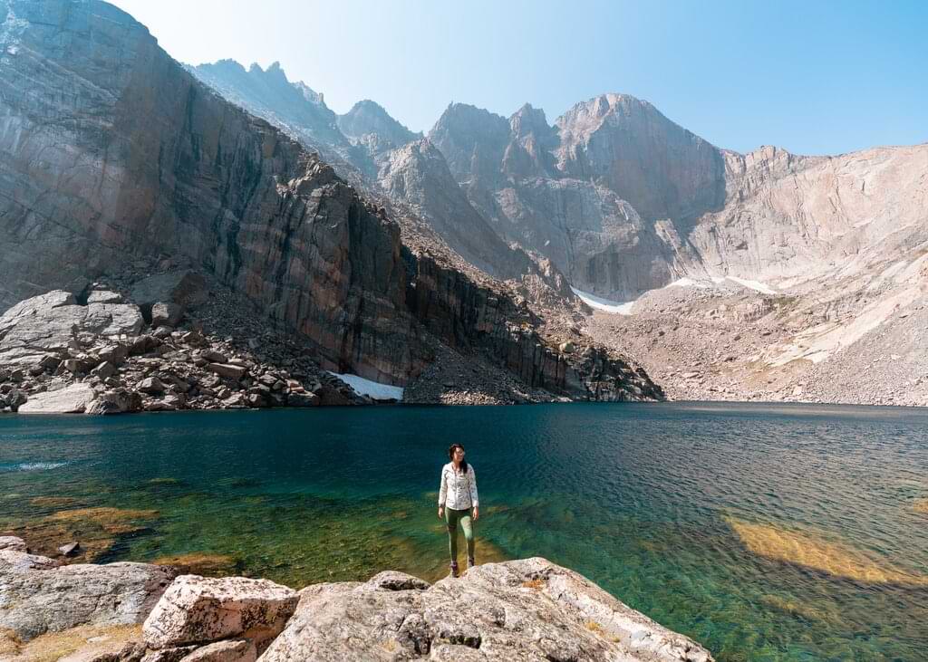 Así de asombroso es el Parque Nacional de las Montañas Rocosas de Colorado, uno de los sitios turísticos más visitados de Estados Unidos. Se encuentra a unos 100Km de la ciudad de Denver y es una reserva mundial de biosfera terrestre.