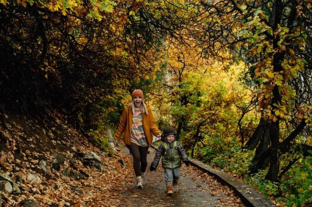 El asombroso Central Park es una de las atracciones imprescindibles para disfrutar con niños en New York. Un sitio ideal para pasar el día rodeado de un entorno natural, seguro y divertido.