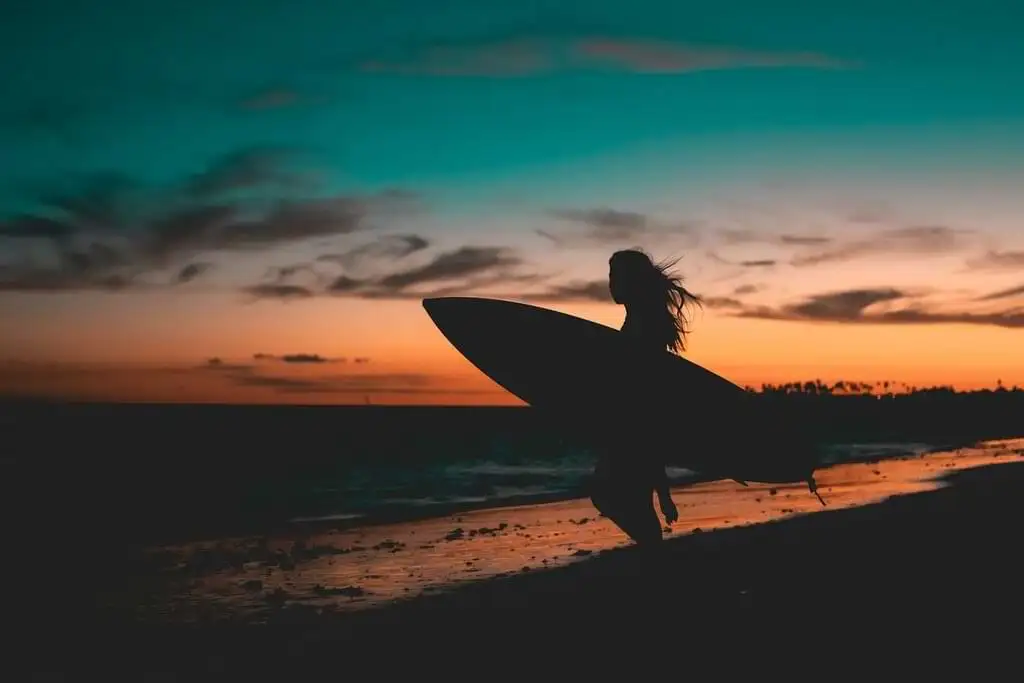 Hawái, un edén del surf: sus olas, paisajes y servicios lo convierten en el destino Ideal para apasionados y profesionales del surf en Estados Unidos. Sus playas son unas de las mejores en el mundo para surfear. 