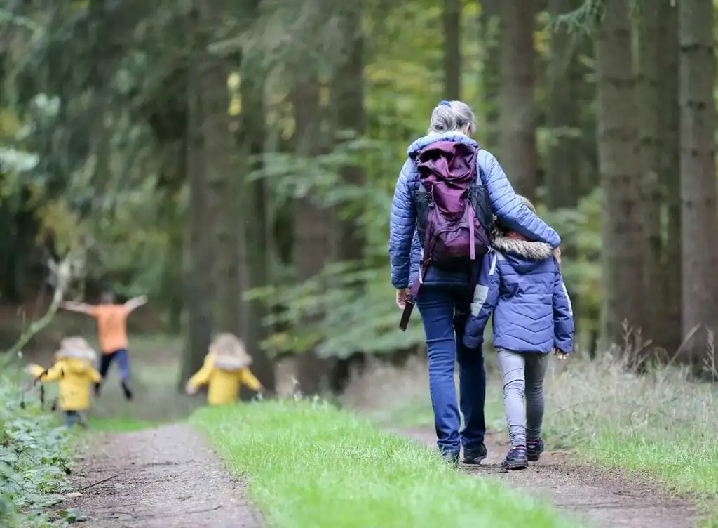 Los senderos de Big Sky son ideales para recorrer junto a niños y en familia. Atravesar bosques, lagos y ríos caminando es una de las mejores experiencias para disfrutar en esta región de Montana