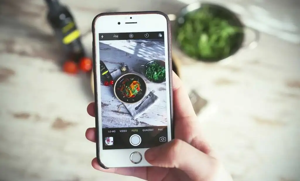 Explorar la gastronomía de Estados Unidos es más fácil que con aplicaciones móviles como Google Maps y Yelp. Desde restaurantes de renombre hasta joyas ocultas, estas Apps te ofrecen una guía completa de opciones cercanas a tu ubicación, junto con calificaciones y recomendaciones. Descubre por qué Google Maps y Yelp son dos aplicaciones imprescindibles para cualquier viajero que visite Estados Unidos.